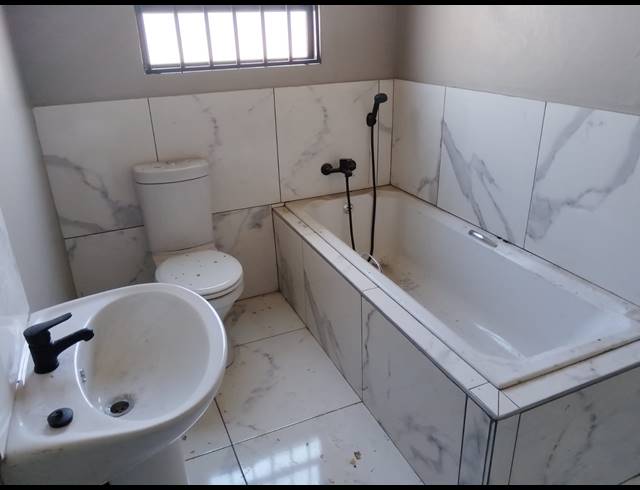3 BEDROOM HOUSE FOR SALE IN VANDERBIJLPARK CE 3